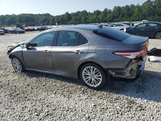 2020 TOYOTA CAMRY XLE  