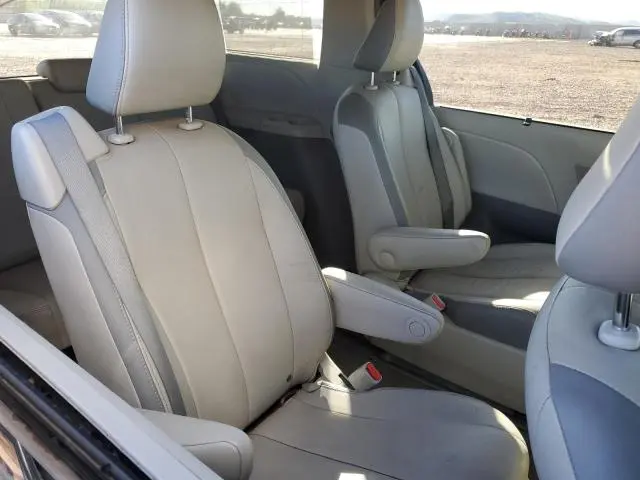 2012 TOYOTA SIENNA XLE