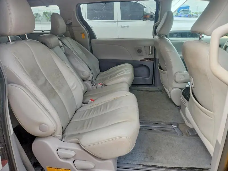 2014 TOYOTA SIENNA XLE 8-PASSENGER  