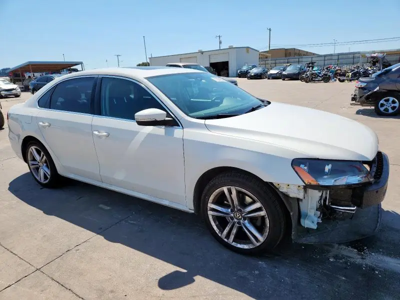 2014 VOLKSWAGEN PASSAT SE  