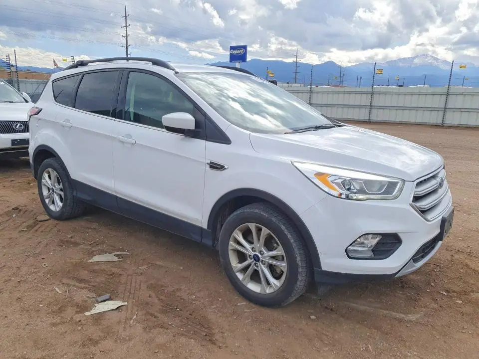2017 FORD ESCAPE SE  