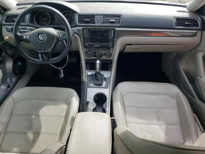 2017 VOLKSWAGEN PASSAT   