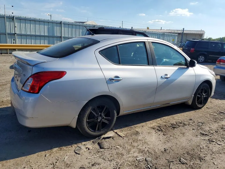 2019 NISSAN VERSA SV  