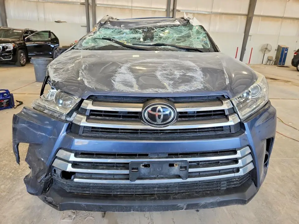 2017 TOYOTA HIGHLANDER LIMITED  