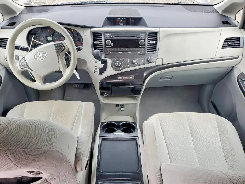 2011 TOYOTA SIENNA LE  