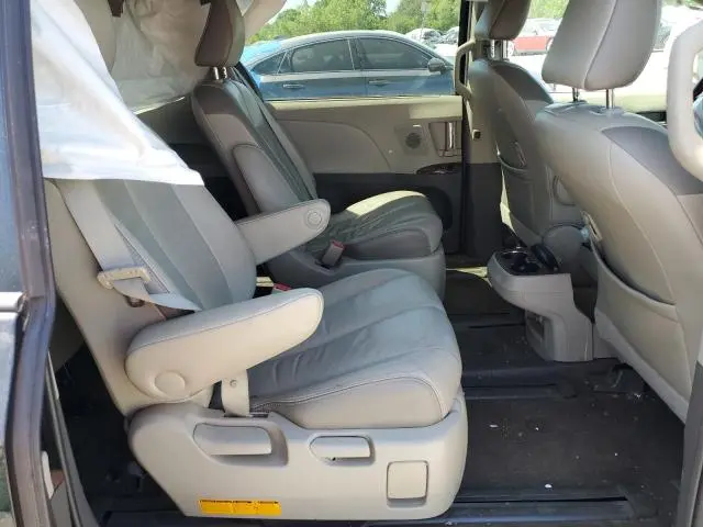 2013 TOYOTA SIENNA XLE  