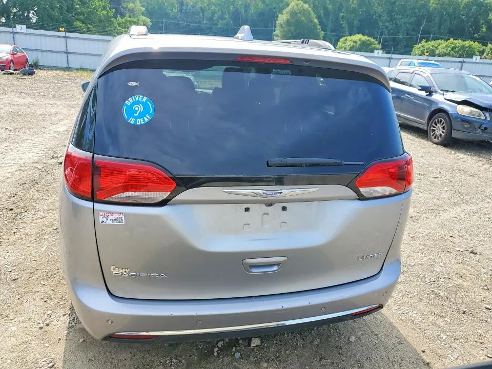 2018 CHRYSLER PACIFICA LIMITED  