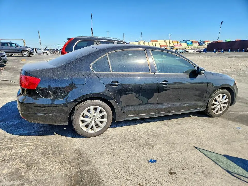 2011 VOLKSWAGEN JETTA SE  