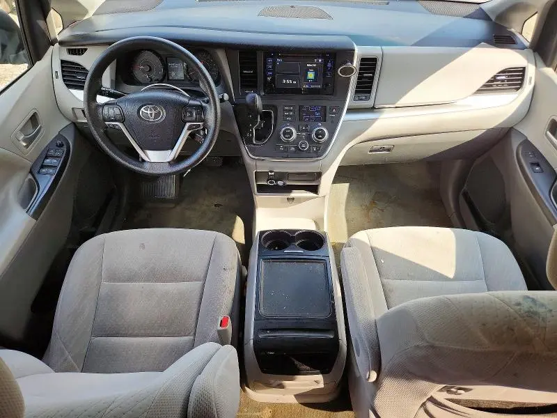 2017 TOYOTA SIENNA LE  