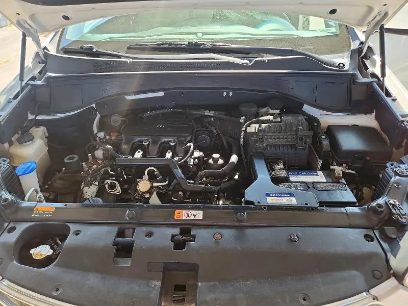2016 HYUNDAI SANTA FE SE  