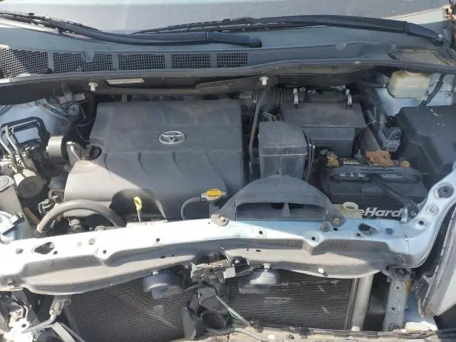 2015 TOYOTA SIENNA LE  