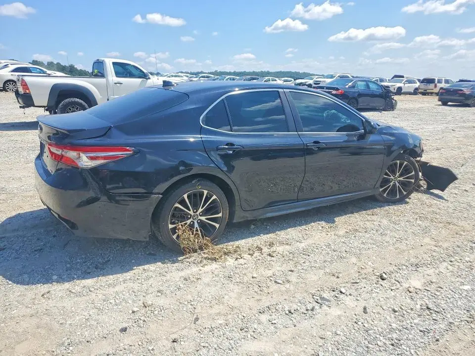 2019 TOYOTA CAMRY SE  