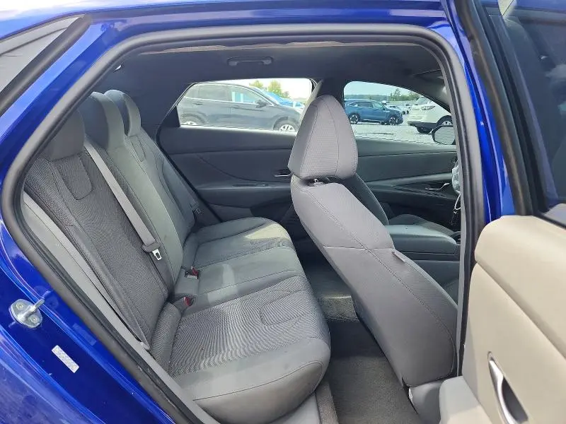 2021 HYUNDAI ELANTRA SE  