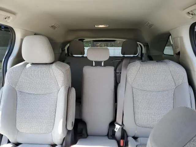 2021 TOYOTA SIENNA LE  