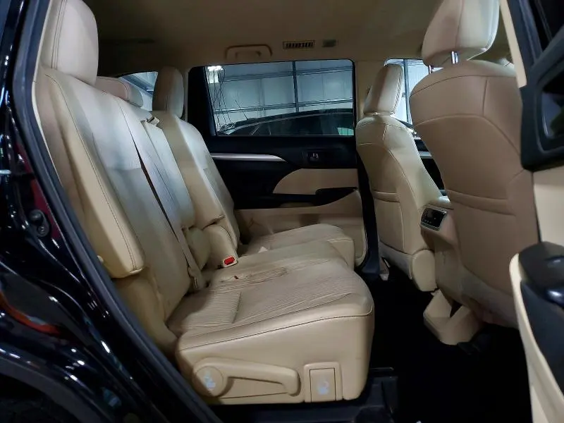 2016 TOYOTA HIGHLANDER LE PLUS  