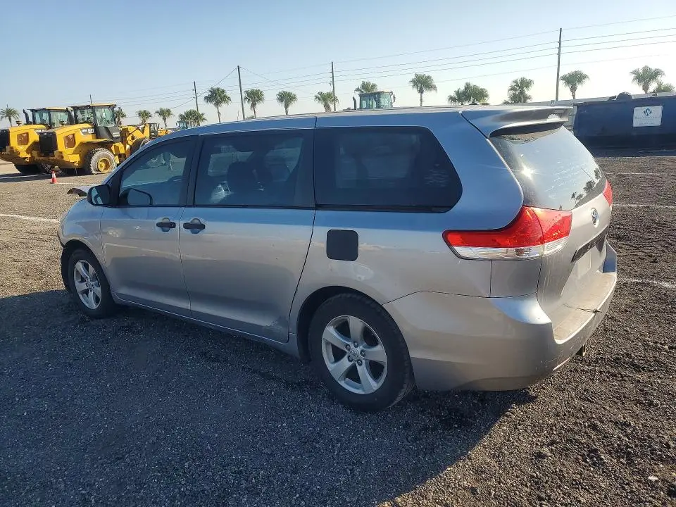 2013 TOYOTA SIENNA   