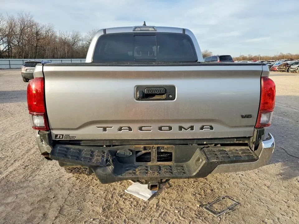 2022 TOYOTA TACOMA SR5 V6  