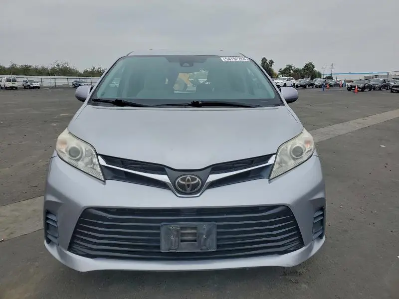 2018 TOYOTA SIENNA LE  