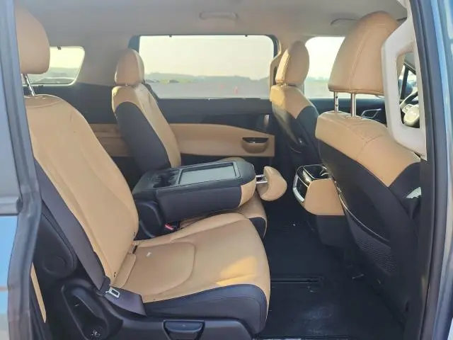 2024 KIA CARNIVAL EX  