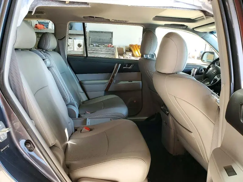 2013 TOYOTA HIGHLANDER LIMITED  