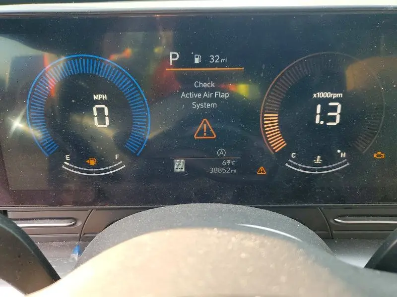 2024 HYUNDAI KONA SE  
