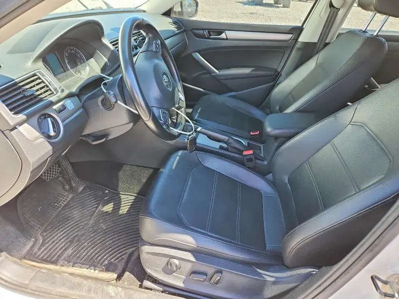2014 VOLKSWAGEN PASSAT SE  