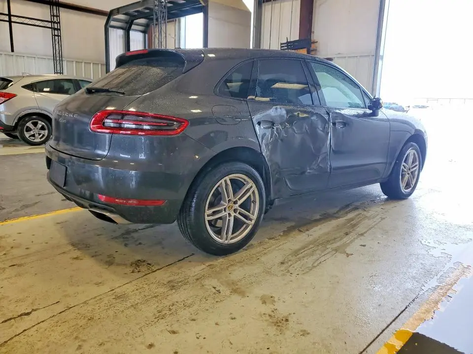 2018 PORSCHE MACAN   