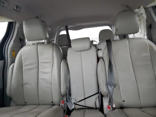 2014 TOYOTA SIENNA XLE  