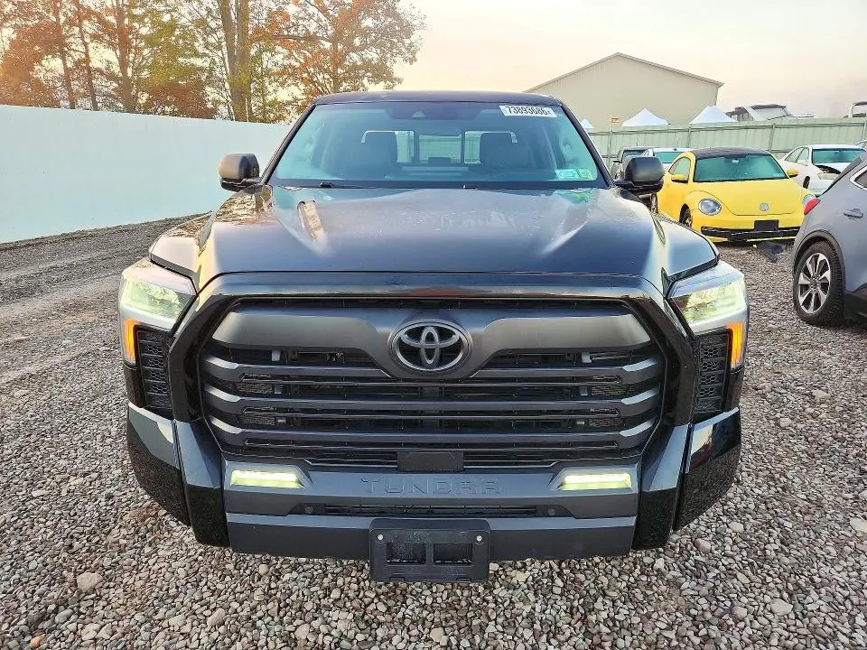 2022 TOYOTA TUNDRA SR5  