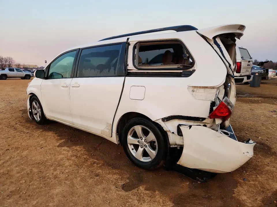2011 TOYOTA SIENNA LE  