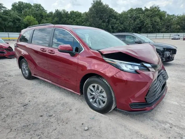 2022 TOYOTA SIENNA LE  