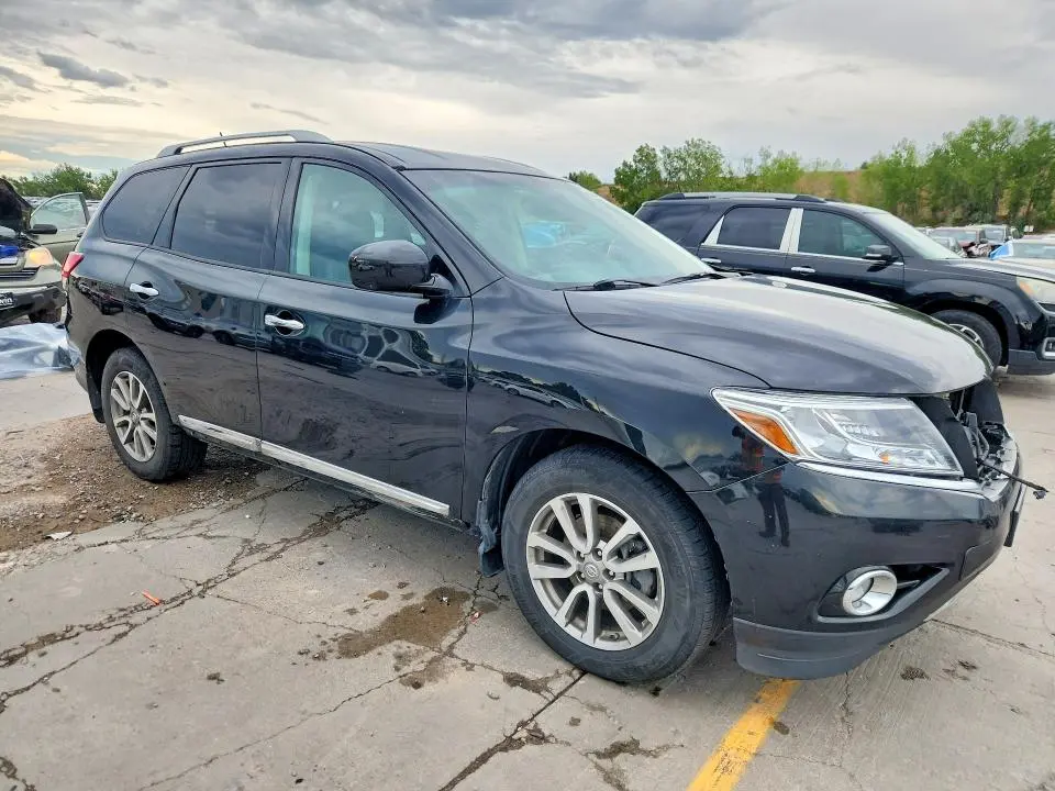 2016 NISSAN PATHFINDER SL  