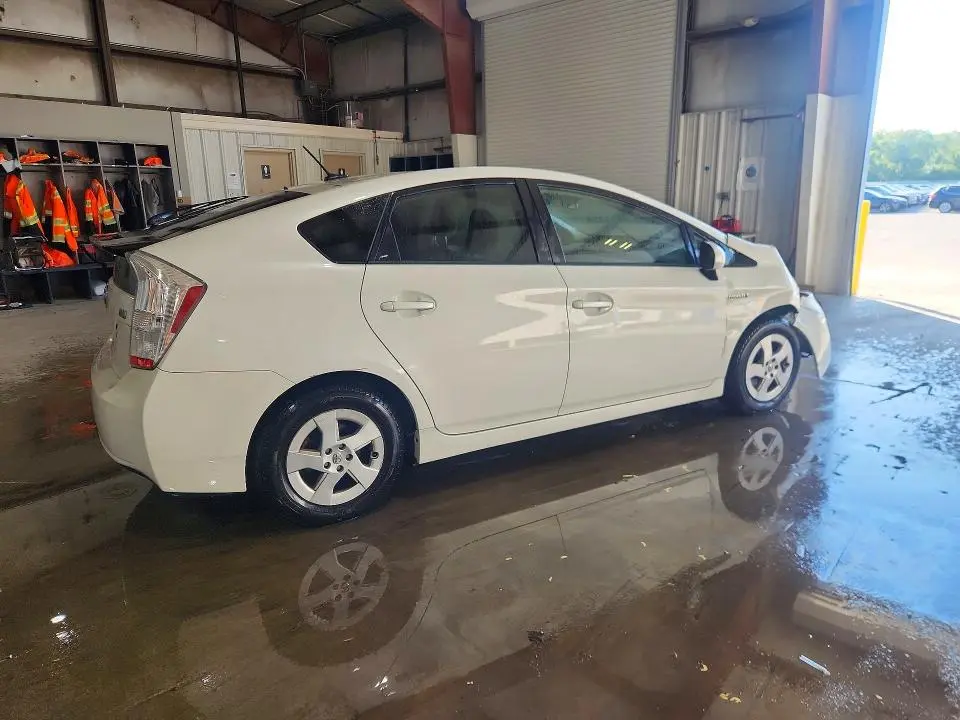 2011 TOYOTA PRIUS TWO  
