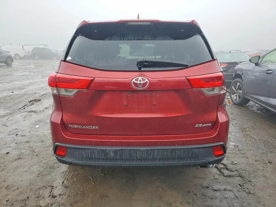 2017 TOYOTA HIGHLANDER SE  