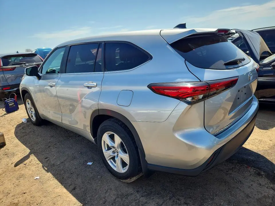 2023 TOYOTA HIGHLANDER LE  