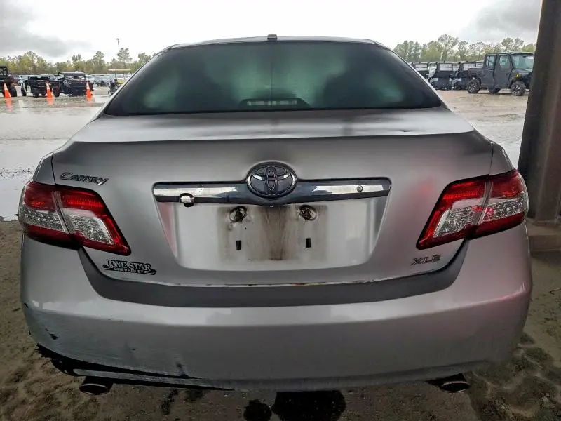 2011 TOYOTA CAMRY SE  