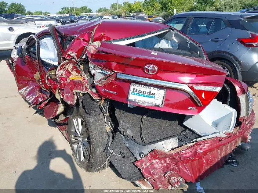 2016 TOYOTA CAMRY SE