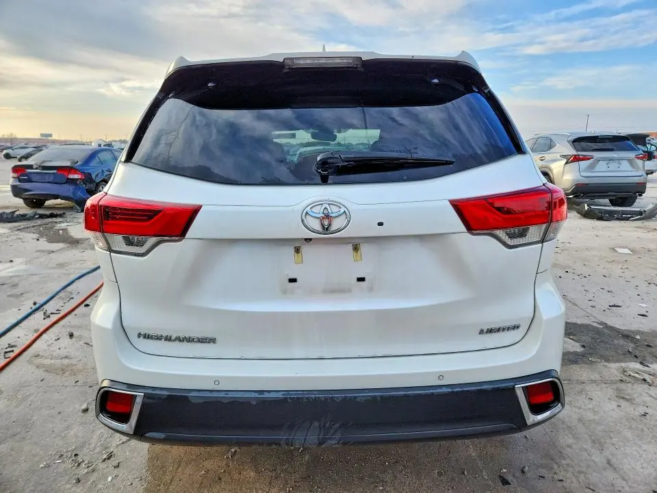 2019 TOYOTA HIGHLANDER LIMITED  