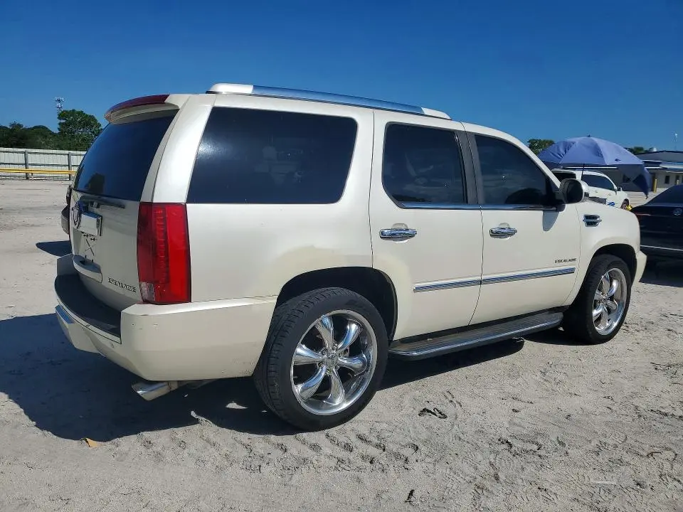 2010 CADILLAC ESCALADE LUXURY  