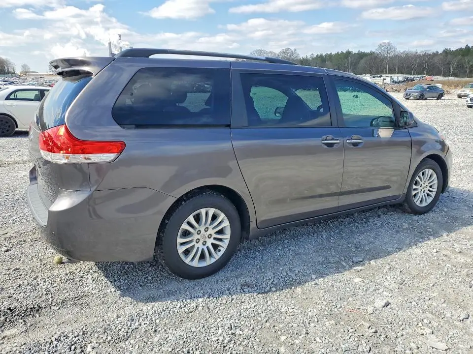 2013 TOYOTA SIENNA XLE 8-PASSENGER  