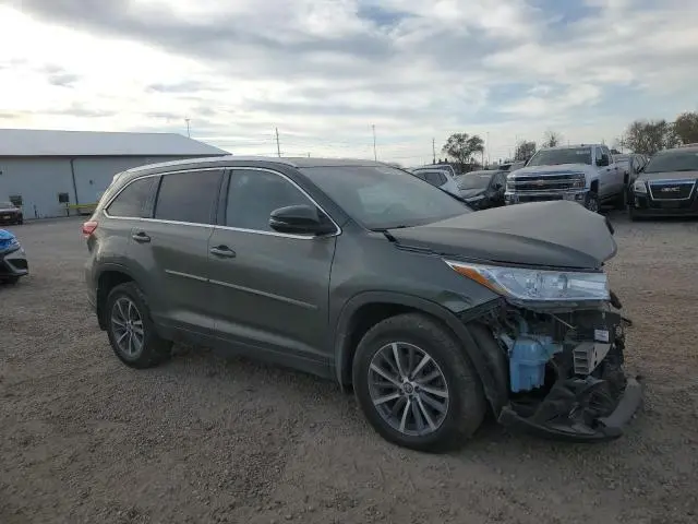 2019 TOYOTA HIGHLANDER SE  
