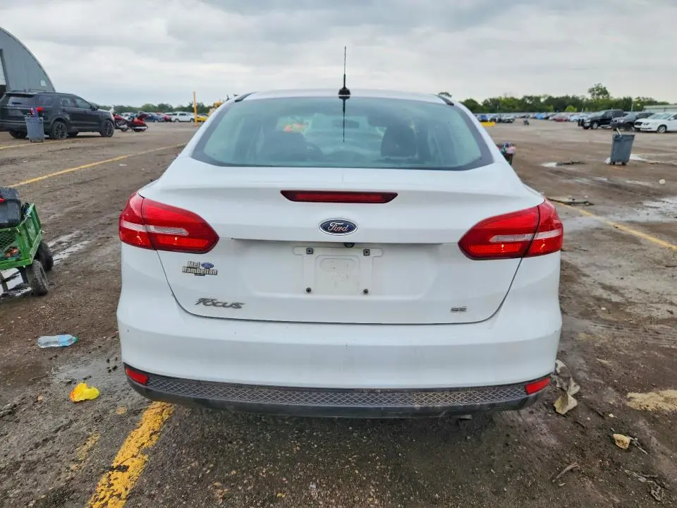 2017 FORD FOCUS SE  