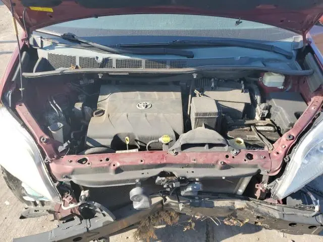 2015 TOYOTA SIENNA LE  