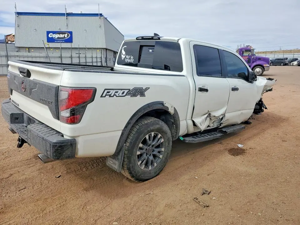 2024 NISSAN TITAN PRO-4X  