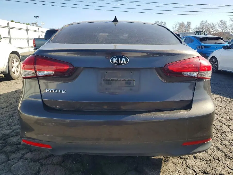 2018 KIA FORTE LX  