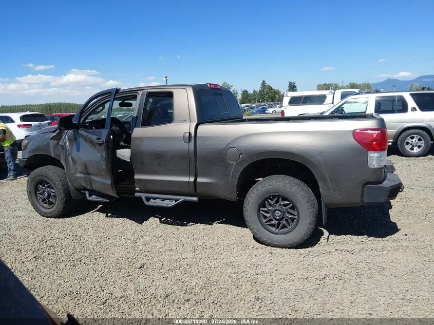 2011 TOYOTA TUNDRA GRADE 5.7L V8
