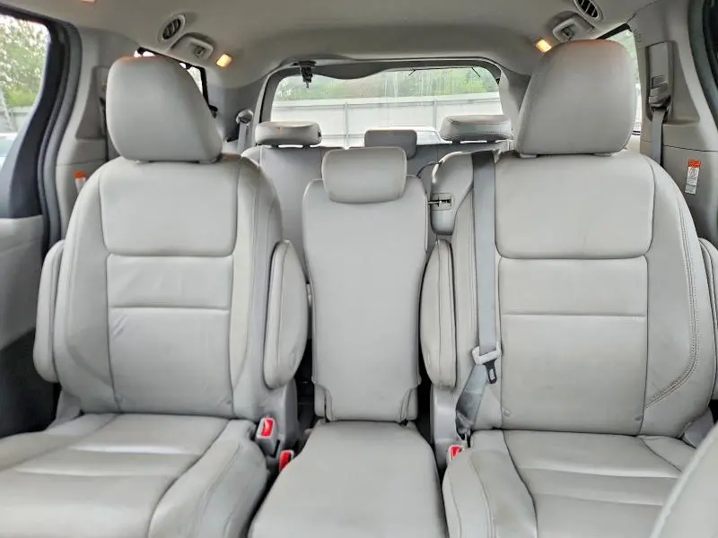 2019 TOYOTA SIENNA XLE 8-PASSENGER  