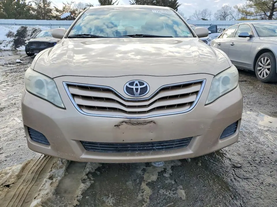 2011 TOYOTA CAMRY LE  