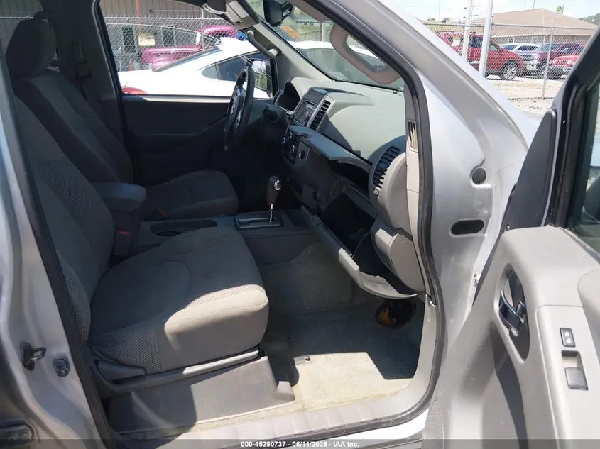 2015 NISSAN FRONTIER SV