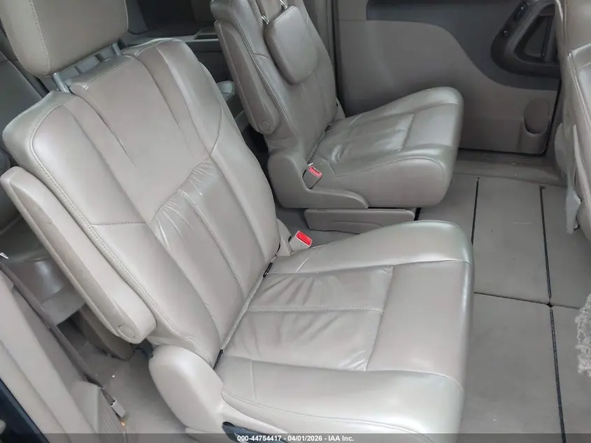 2011 CHRYSLER TOWN & COUNTRY LIMITED